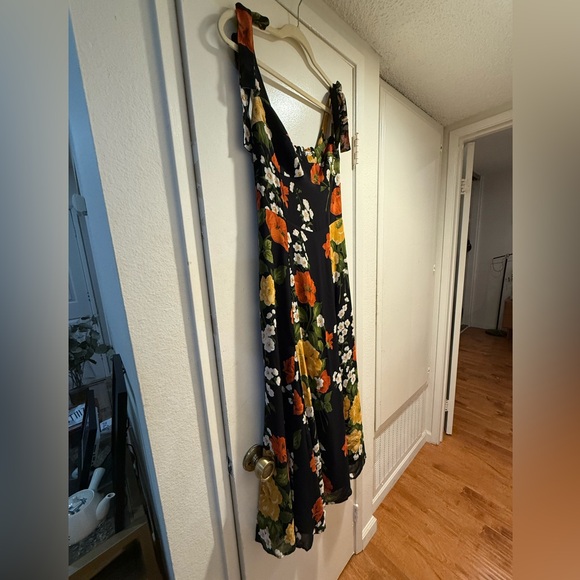 Reformation Nadira Floral Print Georgette Midi
Dress in Luisa - Picture 7 of 11